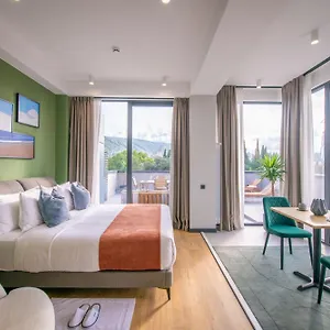 Qstay Gratus Aparthotel